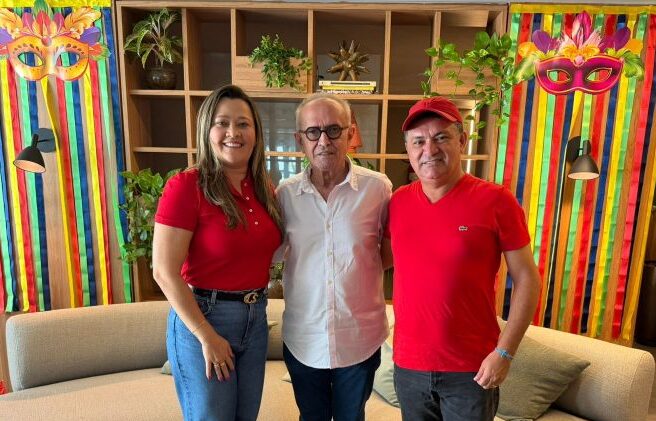 CICERO LUIZ CLAUDINO E LARÚCIA